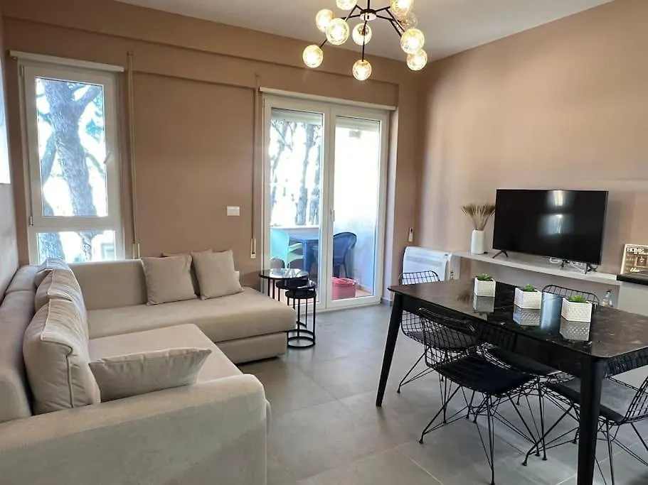 Lägenhet Apartman Holly Golem